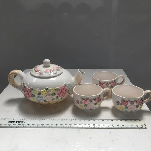Embossed Floral Tea Set