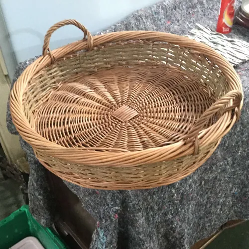 Shallow basket with handles