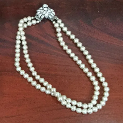 Pearl Necklace with Diamond Leaf Gems