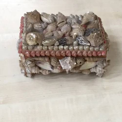Shell Covered Hinged Lid Trinket Box