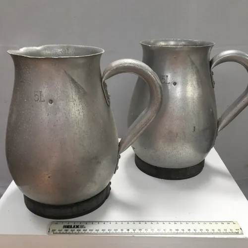 Large metal 5 litre Pewter jug
