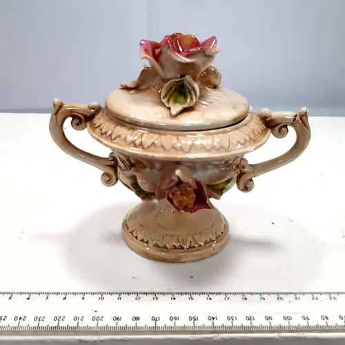 China art nouveau trophy style vase ornament with rose detail