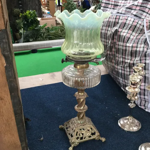 Gold detailed metal paraffin lamp with glass lampshade (with scalloped edge detail)