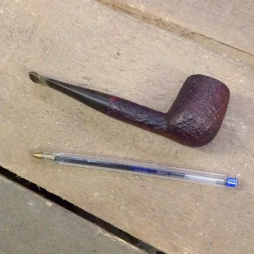 brown standard Canadian pipe