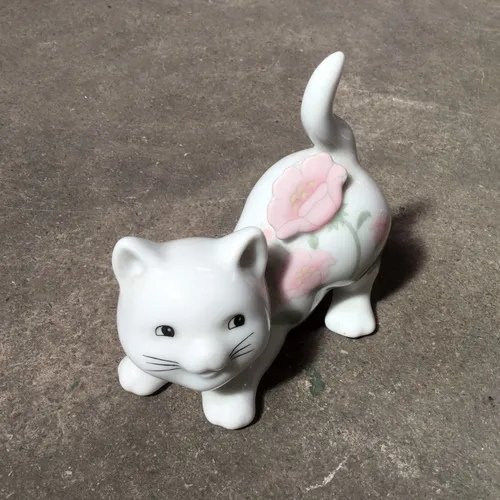 Small Ceramic Cat Ornament 2