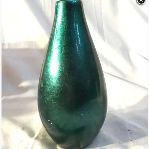 Shiny green vase