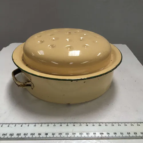 Period Cream with Green Trim Lidded Roasting Dish Pan