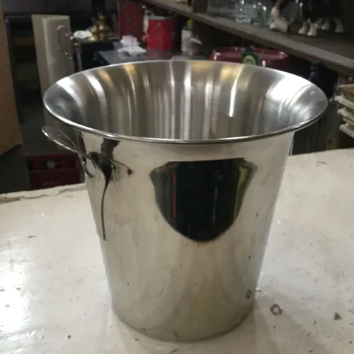 Ice bucket with handles