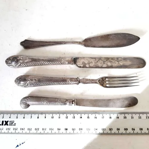 Walker and Hall 1916 Sterling Silver cutlery set with floral engraved design (23 Pieces)