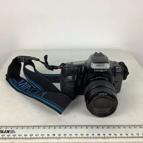Minolta Maxxum 300si camera with strap