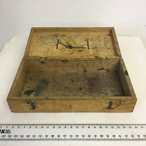 Long light wood box with two latches and metal handle