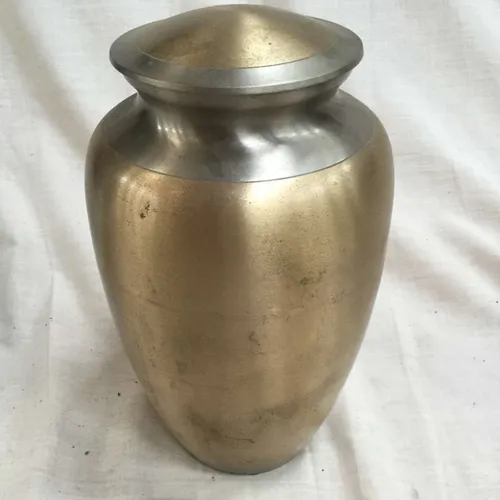 Gold/brass urn
