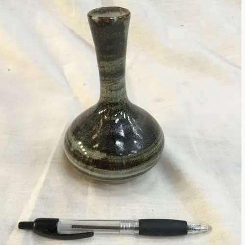 Small green/black vase ornament