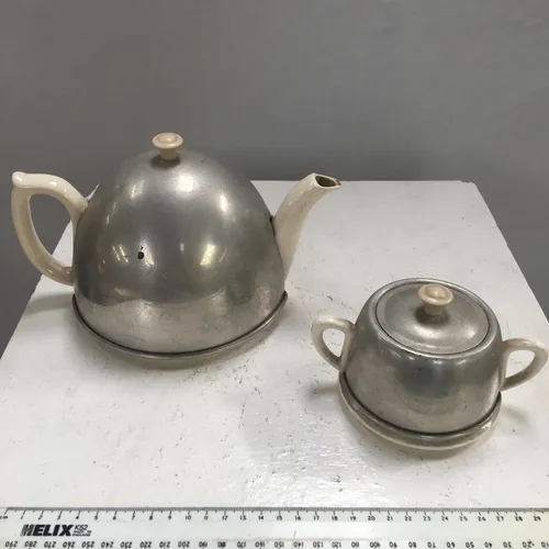 1950s “Ever-Hot” Teapot and Sugar Bowl Set