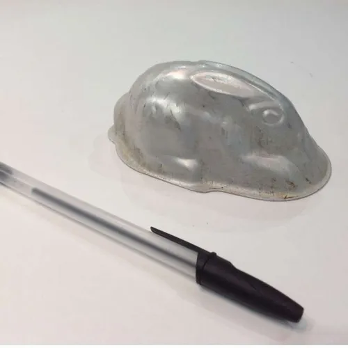 metal rabbit baking tin