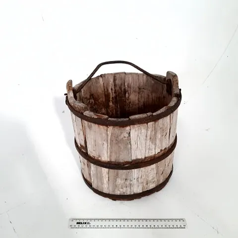 Barrel style bucket 