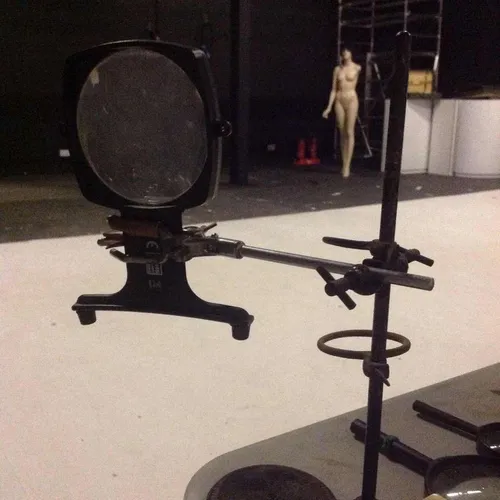 Period magnifying lens