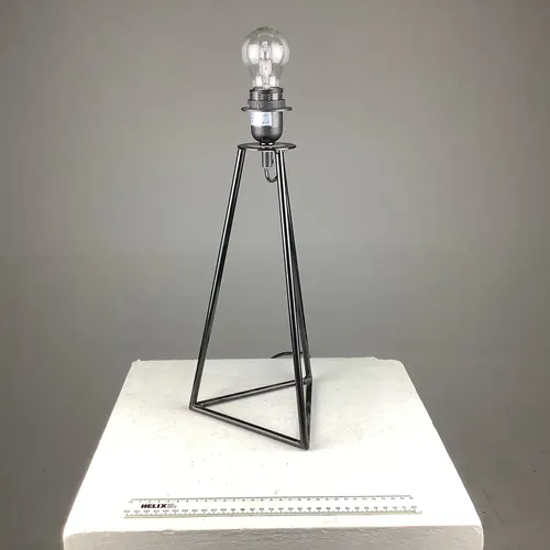 Metal frame lamp with triangular shaped base