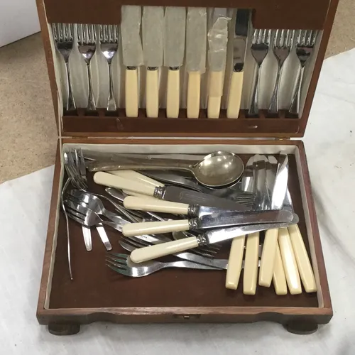 Wooden box with assorted loose cutlery 