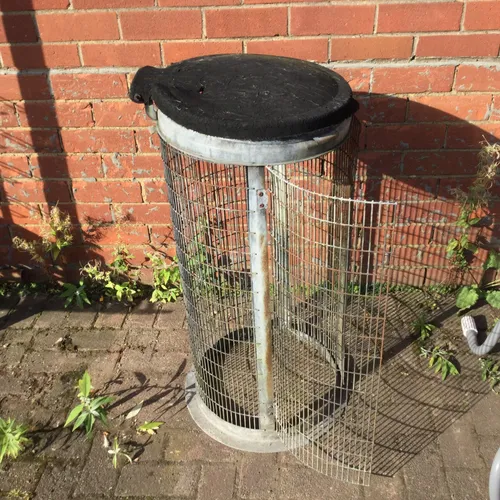 Galvanised Wire Mesh Outdoor Sackholder Bin