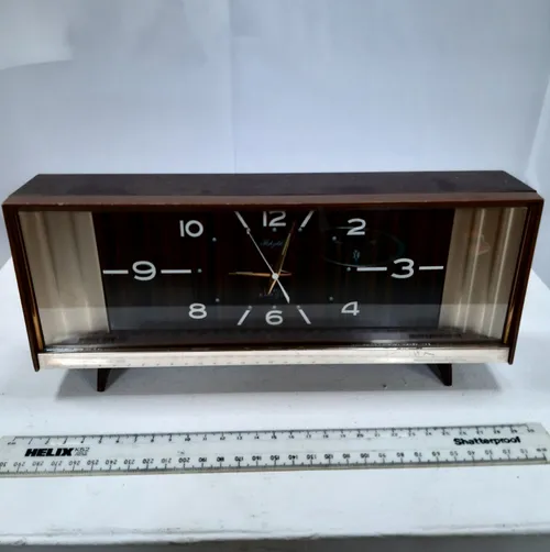Rhythm wooden analogue mantle clock with plastic face cover, rim and feet