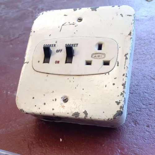 AEI mains socket and cooker fuse switch