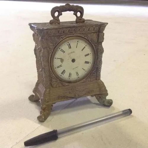 Coral brass metal analogue mantle shelf clock with cream face