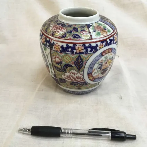 Oriental china vase/ginger jar
