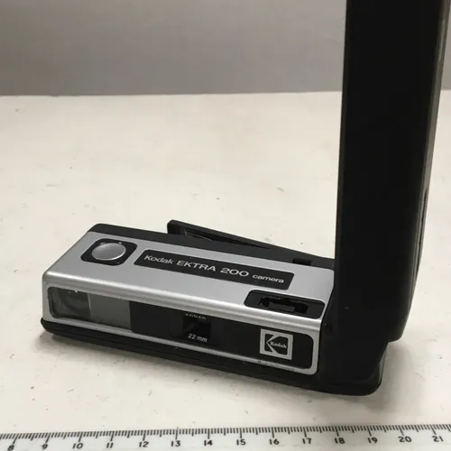 Kodak Ektra 200 flip camera