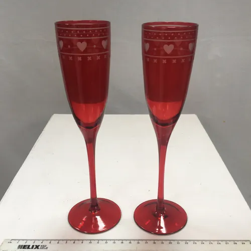 Pair red champagne glass flute w/ etched heart design