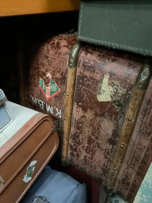 KMBH Period brown trunk