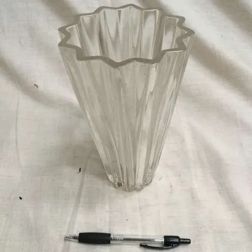 Clear 12 pointed star shaped glass vase