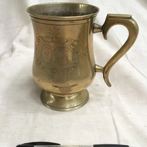 Metal tankard with “Richard” inscription and horse shoe engraving 