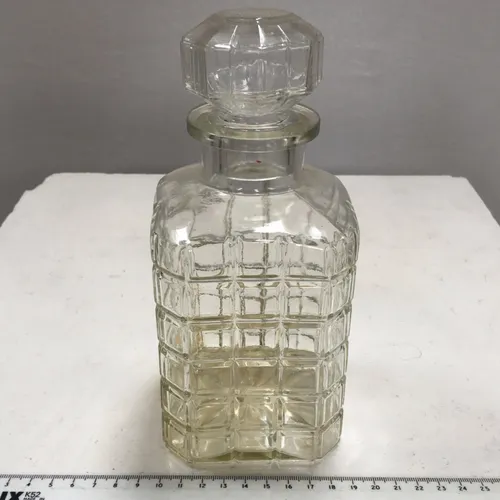 Crystal decanter, square base, hexagonal stopper, cut glass