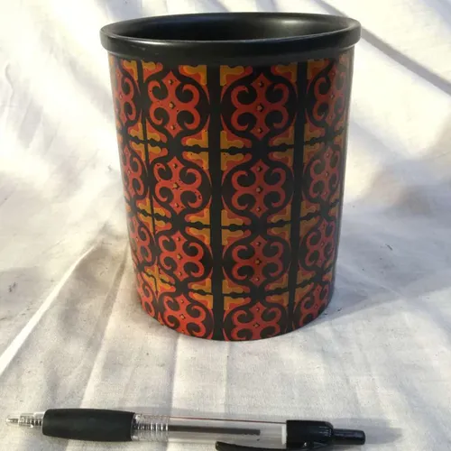 Black patterned utensil pot