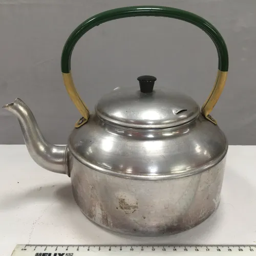 Period Stovetop Kettle with Green and Cream Handle