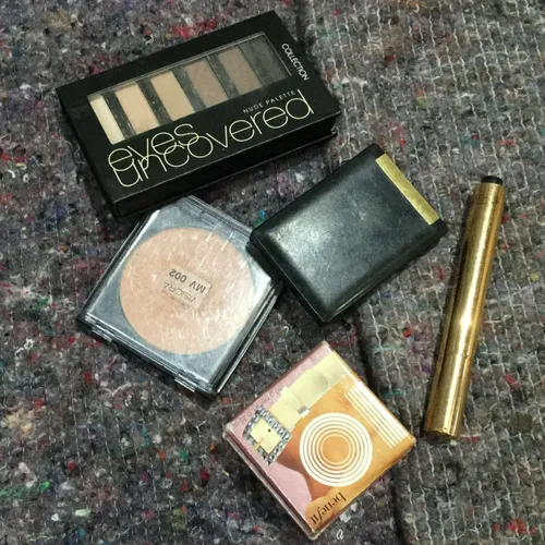 Quantity of assorted eyeshadow, blushers, power, concealer