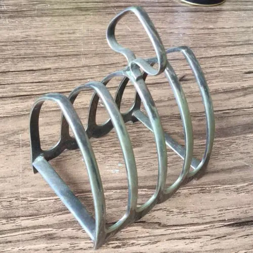 metal 4-slot toast rack with inverse heart handle