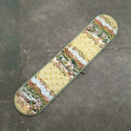 Yellow/green oven gloves