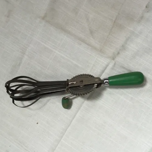 Rotary hand whisk 