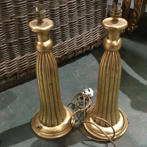 Carved gold stick lamp