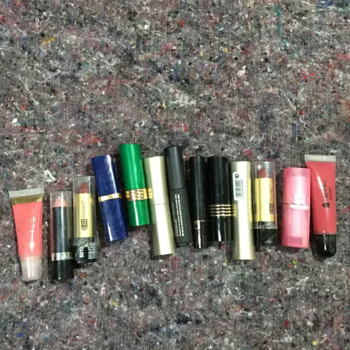 Quantity of lipsticks and glosses