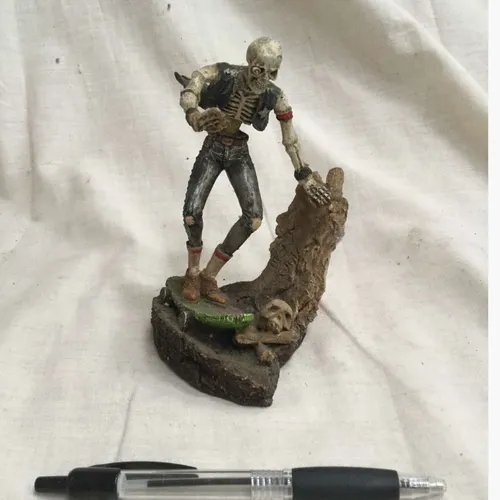 Skeleton figurine ornament