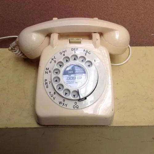 GPO cream rotary dial corded telephone