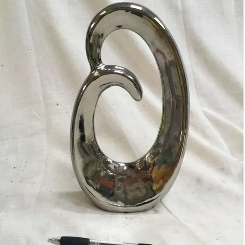 Metal swirl ornament 