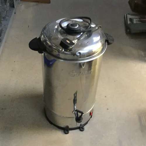 Swan hot water urn with curved lid