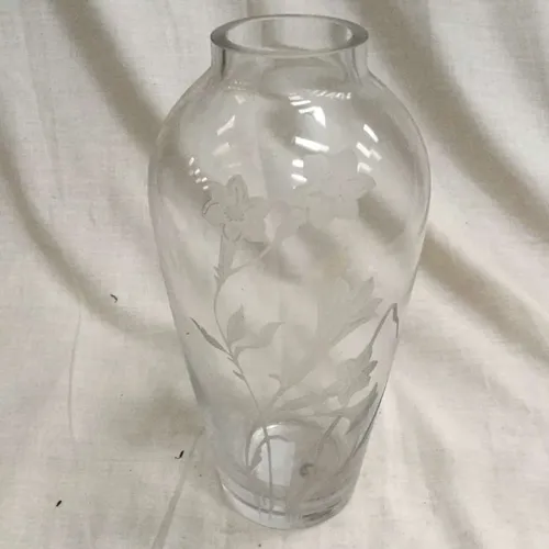 Glass vase with engraved floral decoration