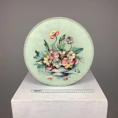 Circular three dimensional flower painting with light blue background and detailed edge