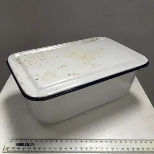 Rectangular Enamel Pie Dish Tin with Lid