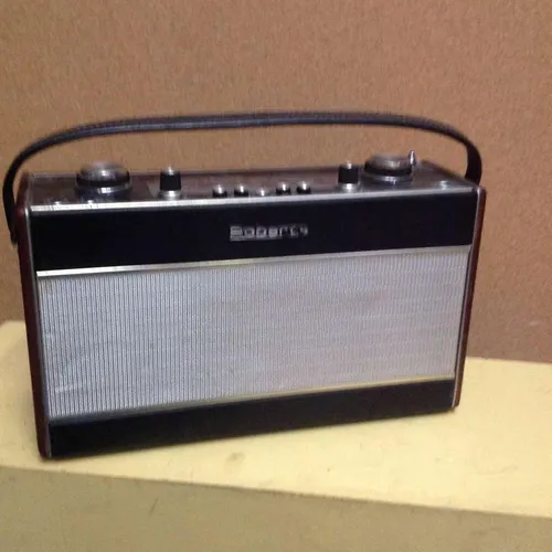Roberts R707 transistor radio
